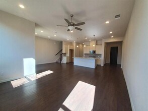 8286 Primrose Wy in Dallas, TX - Foto de edificio - Building Photo