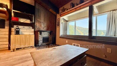 240 Mogul Hill Rd in Sandpoint, ID - Building Photo - Building Photo