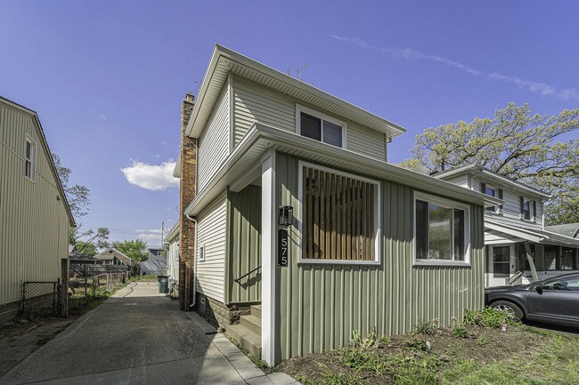 575 E Drayton St in Ferndale, MI - Foto de edificio - Building Photo