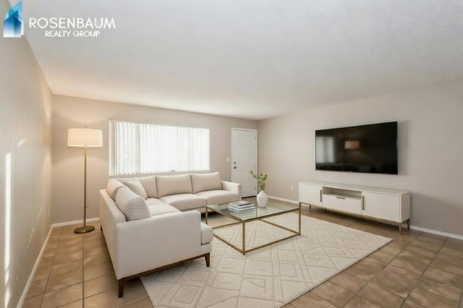 3313 W Harmont Dr, Unit 3 in Phoenix, AZ - Foto de edificio - Building Photo