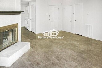 3835 Brookwind Dr in La Porte, TX - Building Photo - Building Photo