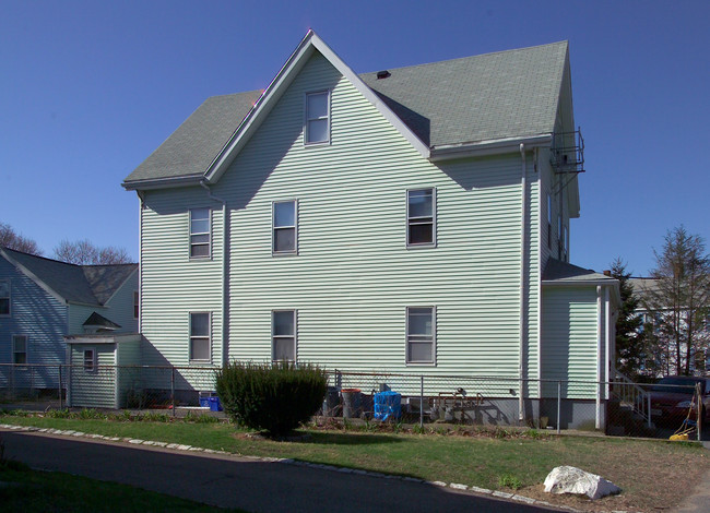 34 Shores St in Taunton, MA - Building Photo - Building Photo