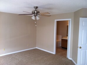 114 W Victoria Ct, Unit D in Greenville, NC - Building Photo - Building Photo