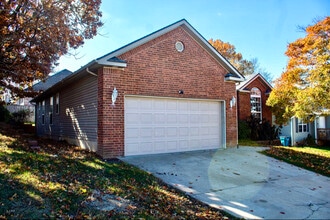 126 Mystic Ave in Hollister, MO - Building Photo - Building Photo