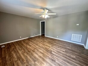 896 Locust Dr in Clarksville, TN - Building Photo - Building Photo