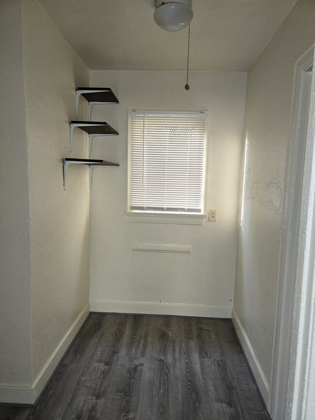 2808 1/2 Hillcrest Dr in Los Angeles, CA - Foto de edificio - Building Photo