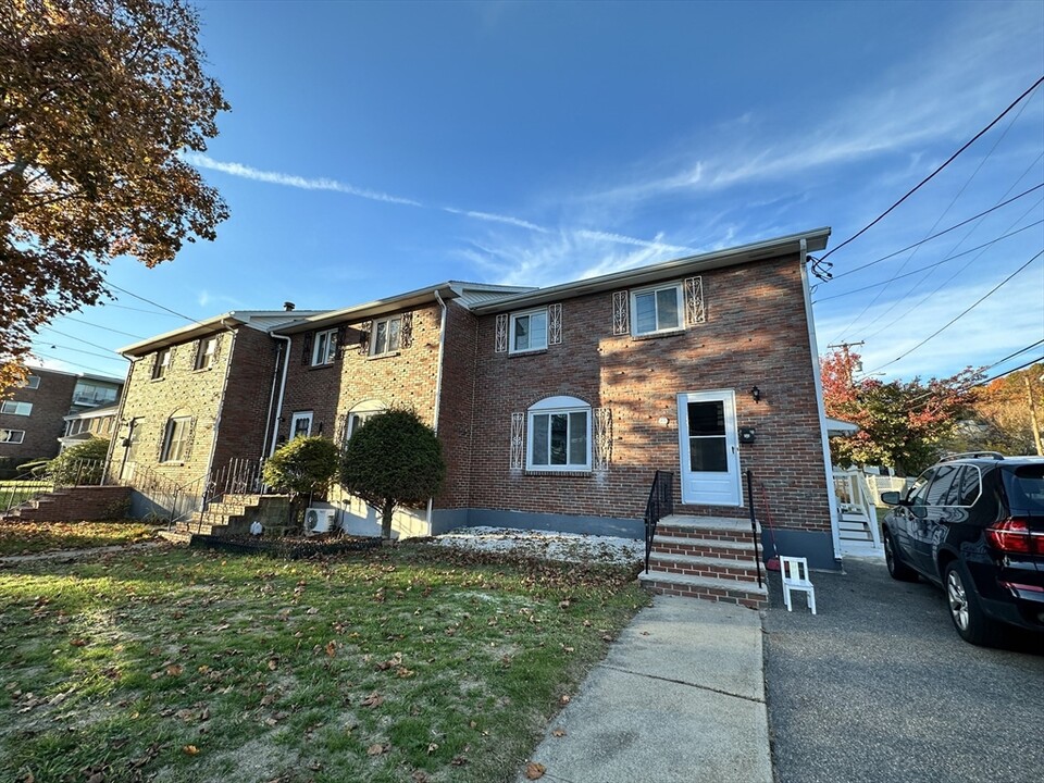 230 Mountain Ave, Unit 230 in Malden, MA - Building Photo