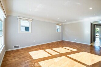 721 E Elmwood Ave in Burbank, CA - Building Photo - Building Photo