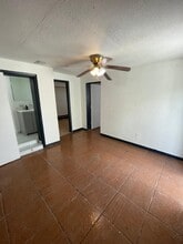 17011 NW 33rd Ct in Miami Gardens, FL - Foto de edificio - Building Photo