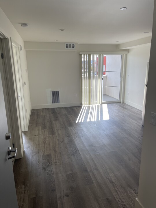 8548 Reseda Blvd in Northridge, CA - Building Photo