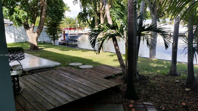 2025 NE 24th St in Wilton Manors, FL - Building Photo - Building Photo