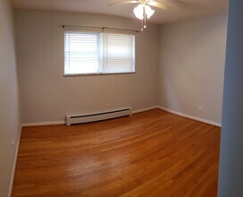 5529 N Mango Ave in Chicago, IL - Building Photo - Building Photo