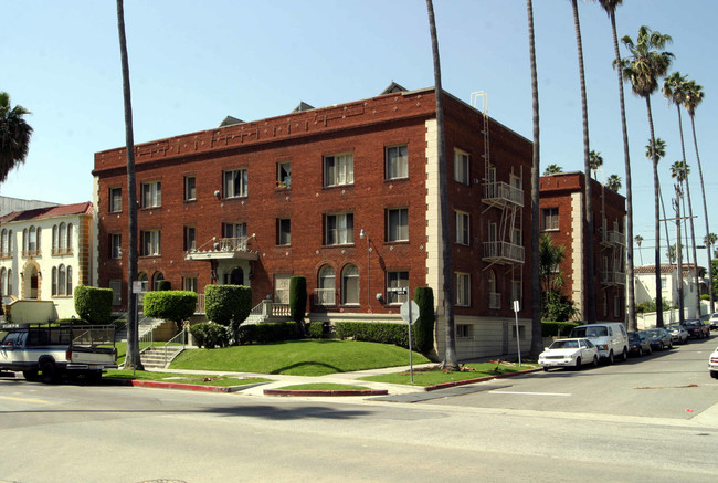 153 N New Hampshire Ave in Los Angeles, CA - Building Photo - Building Photo