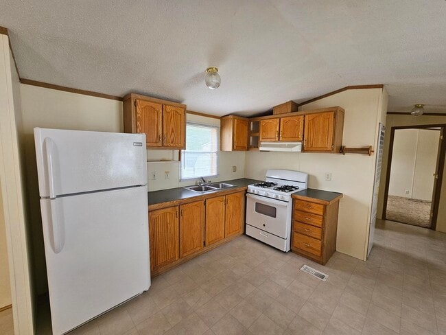 property at 3 Maple Ln