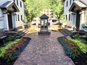 Chateau Apartments in Denver, CO - Foto de edificio - Building Photo