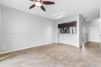 4990 Palmbrooke Cir in West Palm Beach, FL - Foto de edificio - Building Photo