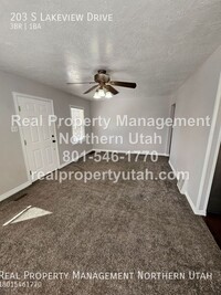 203 S Lakeview Dr in Clearfield, UT - Foto de edificio - Building Photo