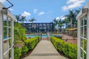 Nutwood East Apartments in Fullerton, CA - Building Photo