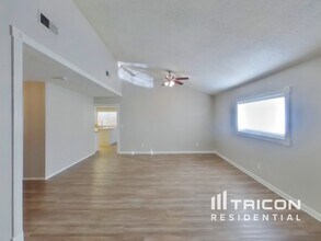 5262 Willowhaven Ave in Las Vegas, NV - Foto de edificio - Building Photo