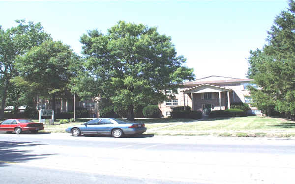 Broadway Court Apartments in Columbus, OH - Foto de edificio - Building Photo