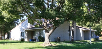 Donner Trail Manor in Wheatland, CA - Building Photo