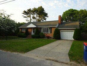 27 Wenonah Rd in Wareham, MA - Building Photo - Building Photo