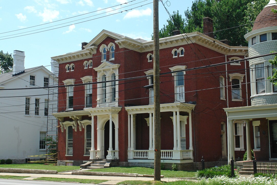 253-255 N Broadway in Lexington, KY - Foto de edificio