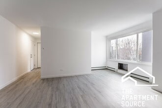 7621 N Sheridan Rd in Chicago, IL - Building Photo - Building Photo