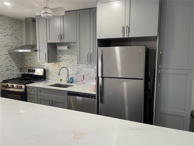 15 NW 204th St in Miami, FL - Building Photo - Building Photo