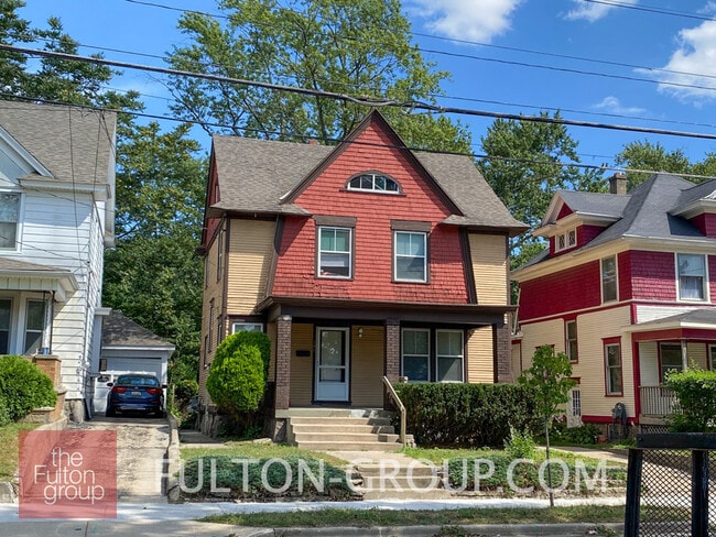 property at 140 Diamond Ave SE