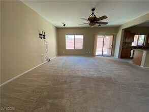 10748 Khalua Ave in Las Vegas, NV - Building Photo - Building Photo