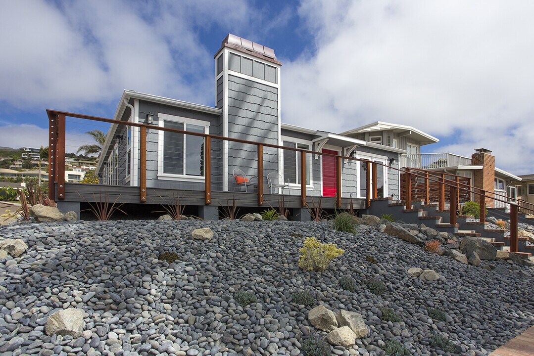 8499 La Jolla Shores Dr in San Diego, CA - Building Photo
