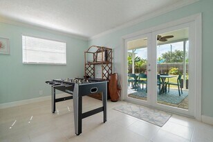 1424 Willow Rd in West Palm Beach, FL - Building Photo