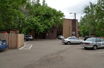 Creekside Apartments in Boulder, CO - Foto de edificio - Building Photo