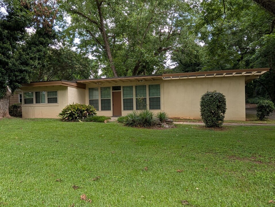 950 N College St in Auburn, AL - Building Photo