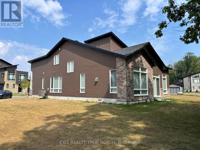 139 Marina Village Dr in Georgian Bay, ON - Building Photo - Building Photo