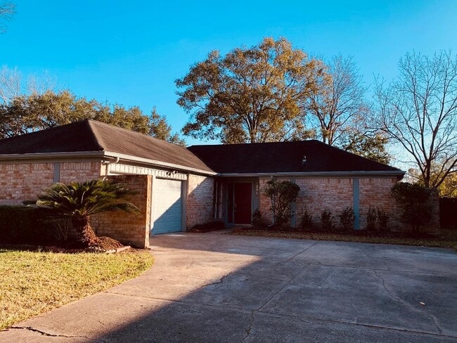 13819 Piping Rock Ln