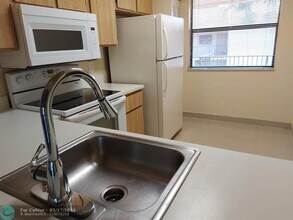 1248 S Military Trail-Unit -1721 in Deerfield Beach, FL - Building Photo - Building Photo