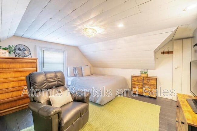 property at 714 E Jefferson St