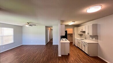 8126 Marydean Ave, Unit 8124 Marydean in Fort Worth, TX - Foto de edificio - Building Photo