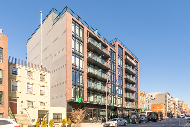 825 Dekalb Ave in Brooklyn, NY - Building Photo - Primary Photo