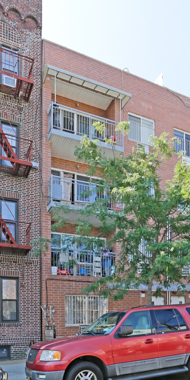 10822 38th Ave in Corona, NY - Foto de edificio - Building Photo