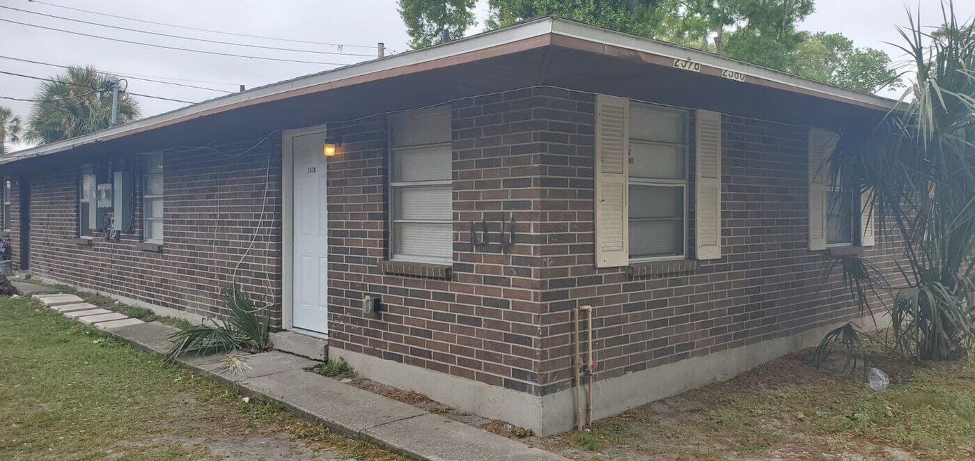 2578 Chestnut Woods Dr in Lakeland, FL - Building Photo