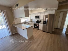 2210 W Utopia Rd in Phoenix, AZ - Foto de edificio - Building Photo