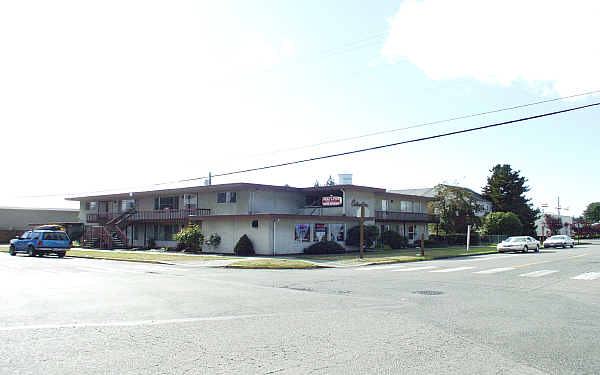 Columbian Apartments in Marysville, WA - Building Photo