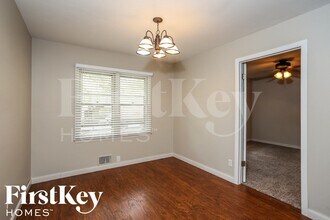 607 NE Main St in Lee's Summit, MO - Building Photo - Building Photo