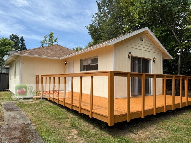 property at 4622 S Myrtle St