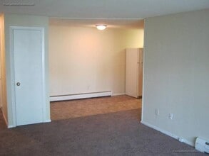 70 Barrows St, Unit 1 in Fall River, MA - Foto de edificio - Building Photo