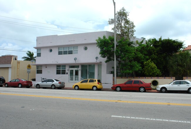 6981 Indian Creek Dr in Miami Beach, FL - Building Photo - Building Photo