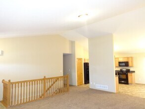 3812 Wolf Creek Rd in Grove City, OH - Building Photo - Building Photo